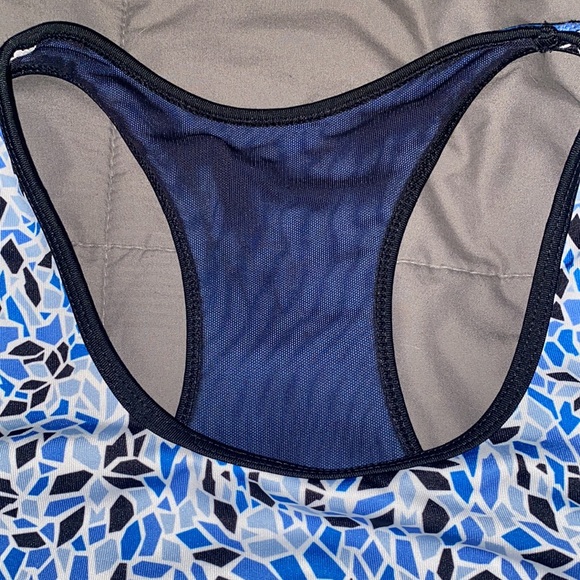 Women’s Reebok work out tank top size medium - Picture 3 of 7